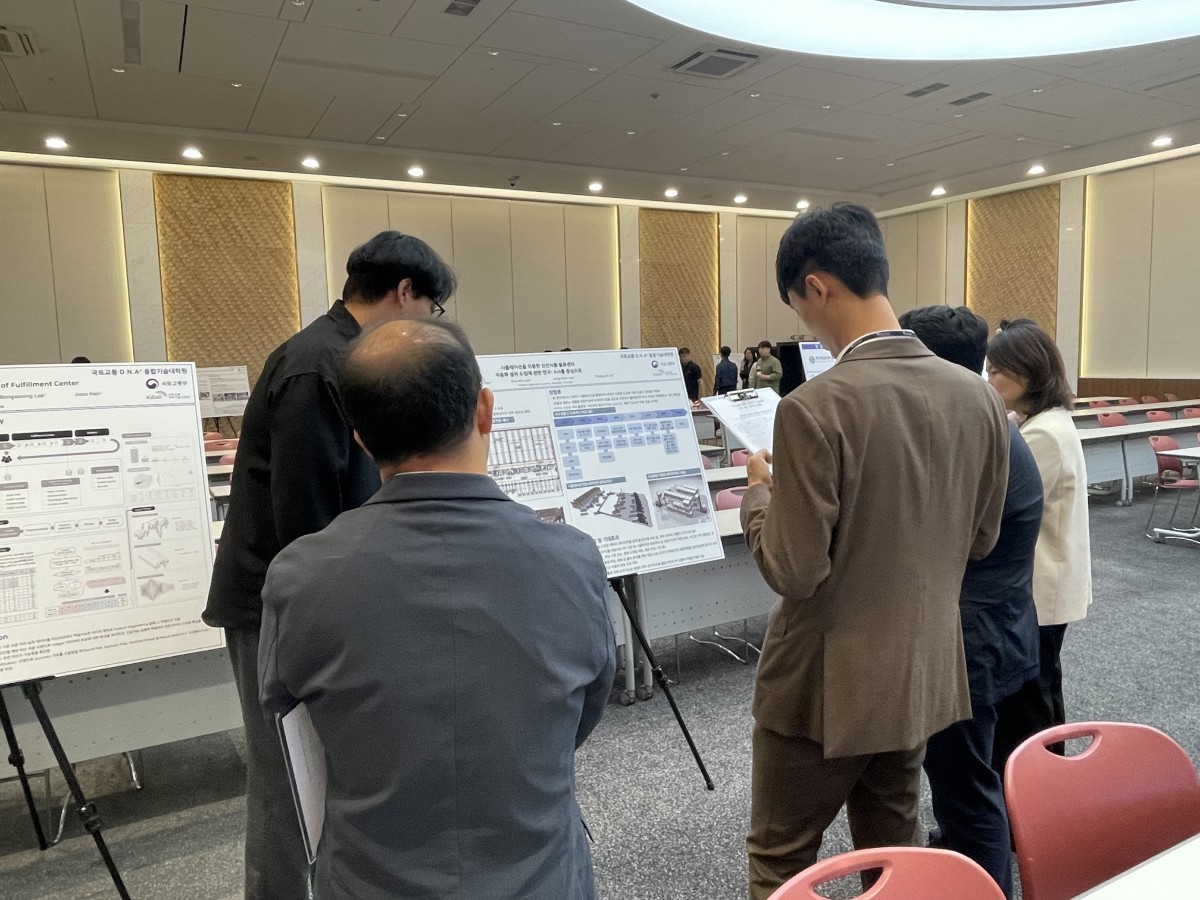 발표 포스터 설명 사진 